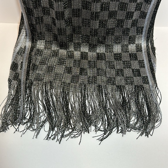 Shine Glitz - Picture 3 of 6